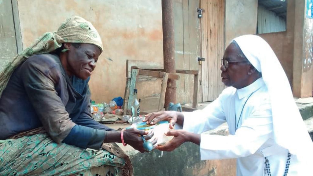 Handmaids of the Holy Child Jesus distributing aid