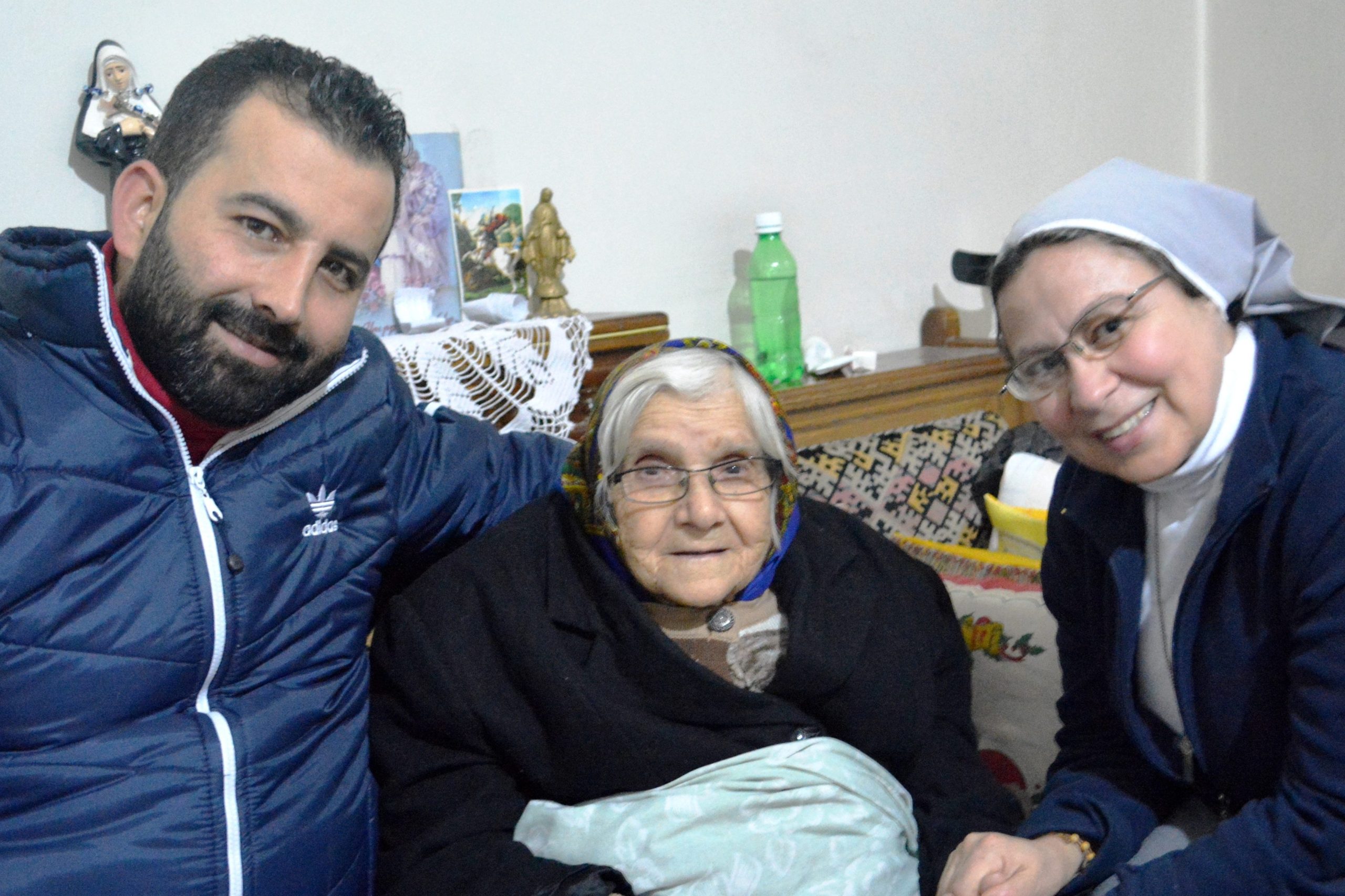 ACN project partner Sister Annie Demerjian with Lucine, aged 85, from Aleppo, Syria, and volunteer Fadi.