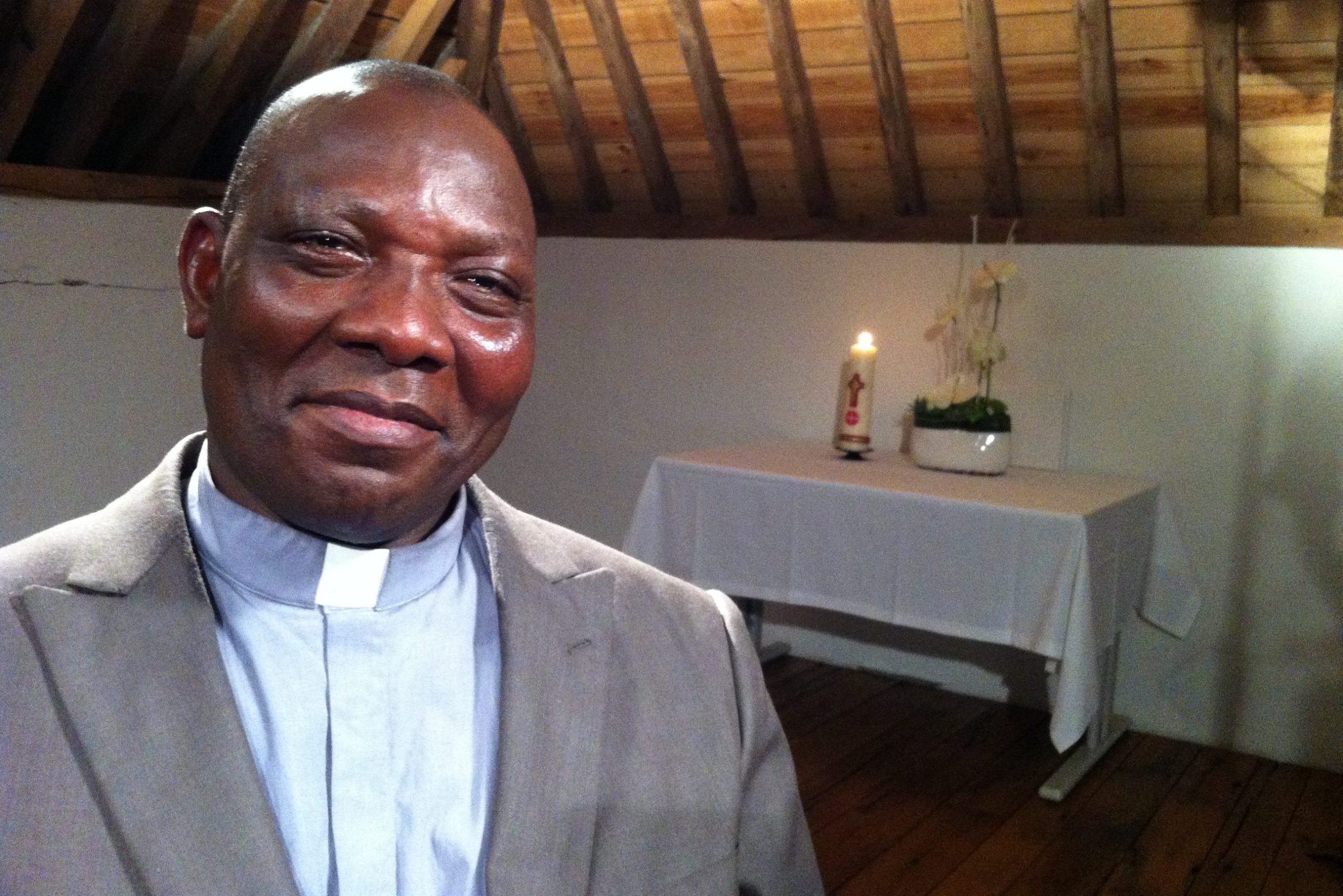 With image of Bishop Oliver Dashe Doeme of Maiduguri (© Aid to the Church in Need)