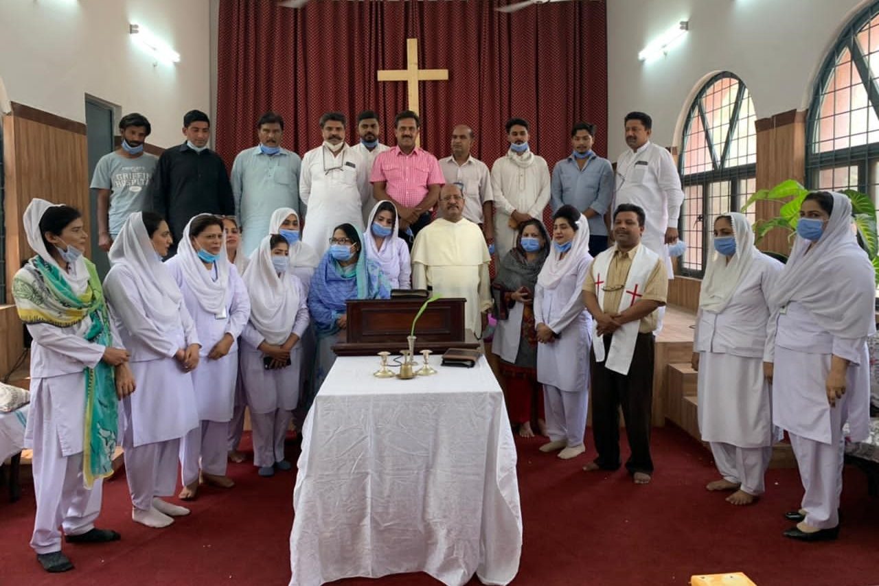 Father James Channan, Director of the Lahore Peace Centre, Allama Muhammad Zubair Abid, vice-president of the Pakistan Ulema Board, Pakistan Government representatives and staff of the Punjab Institute of Mental Health in Lahore (© Father James Channan OP)