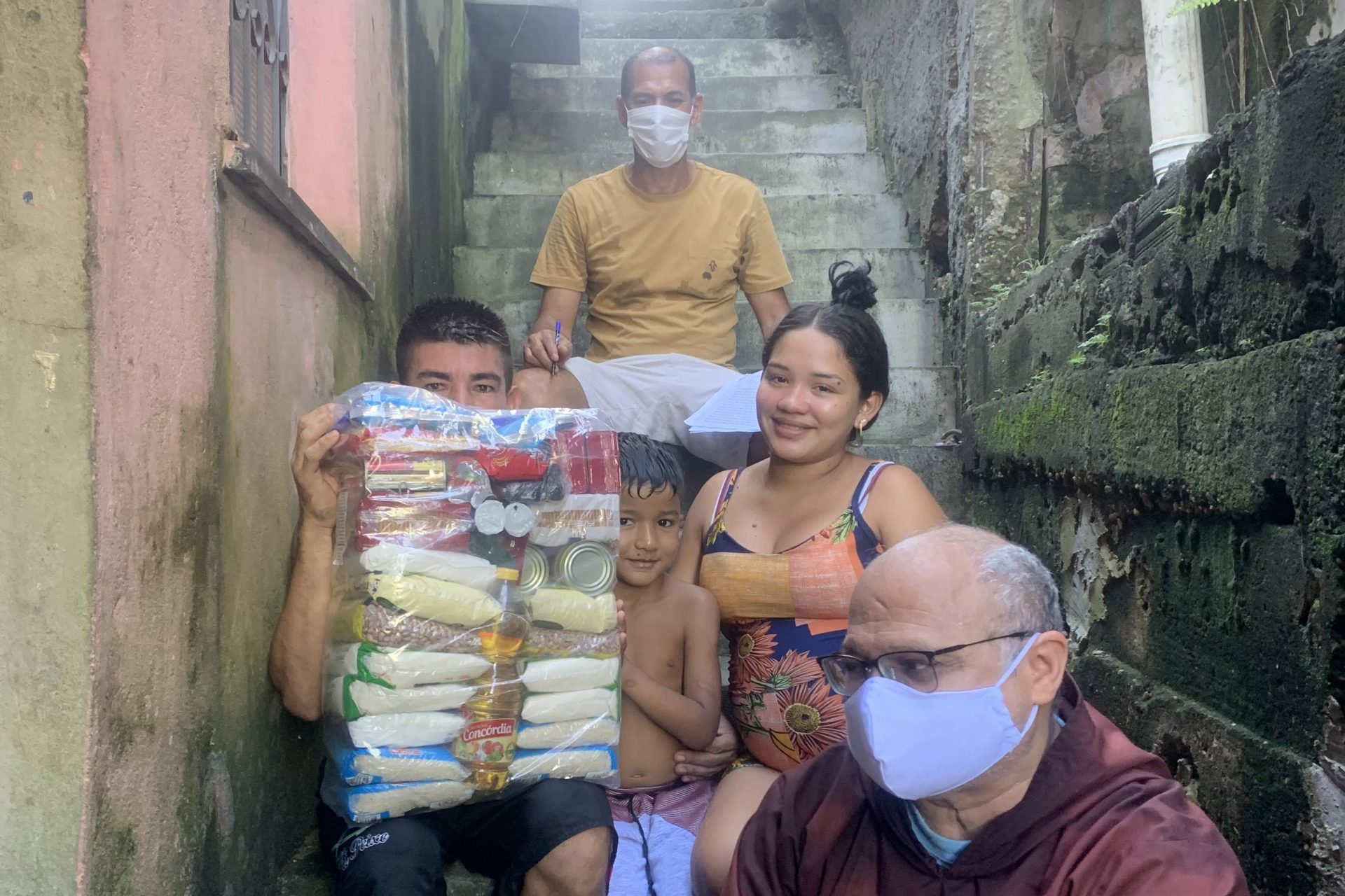 With image of Franciscan distributing food aid in Manaus, Brazil (© Aid to the Church in Need).