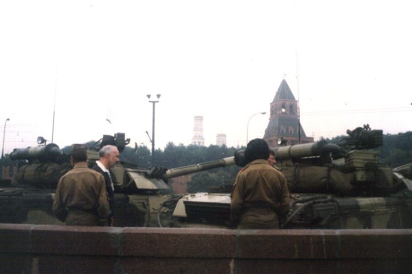 T-80UD tanks in the 1991 coup attempt (© Almog)