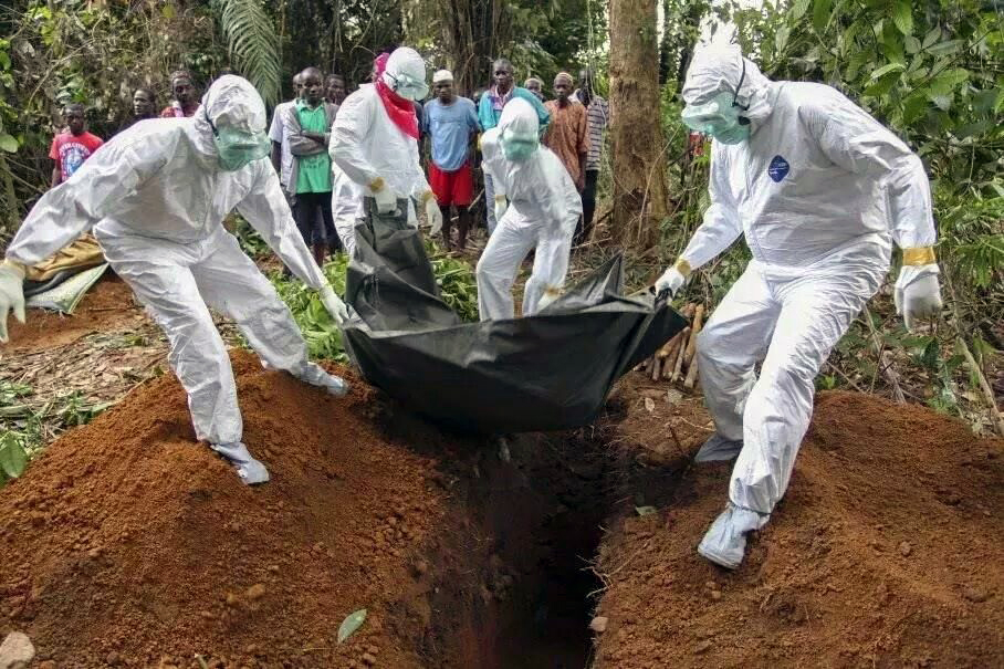 The funeral of an Ebola victim (© ACN)