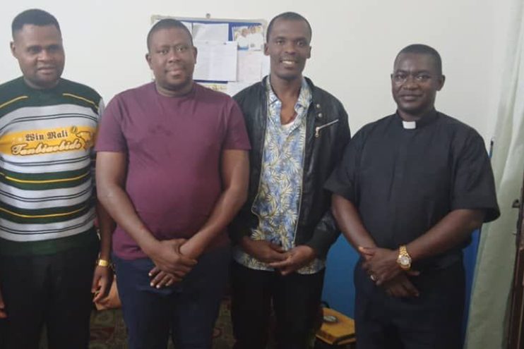 With picture of three seminarians who were kidnapped, with a seminary professor (© Aid to the Church in Need)