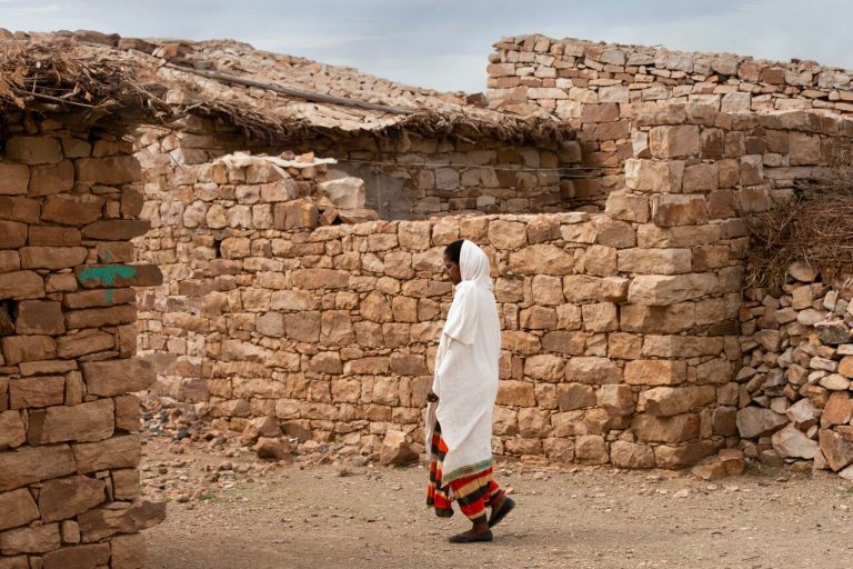 A woman in a village in Ethiopia’s Tigray region. (© Rod Waddington)