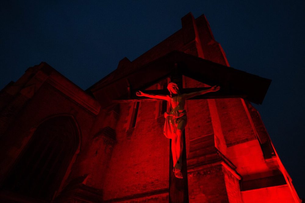 St George's Cathedral, Southwark in London lit up red for #RedWednesday in 2023. (© Marcin Mazur)