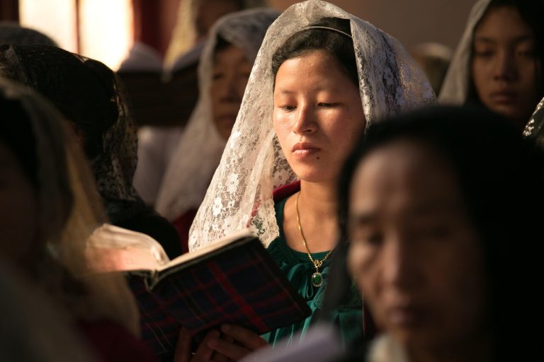 Mass at Banmaw Cathedral (© ACN/Magdalena Wolnik).