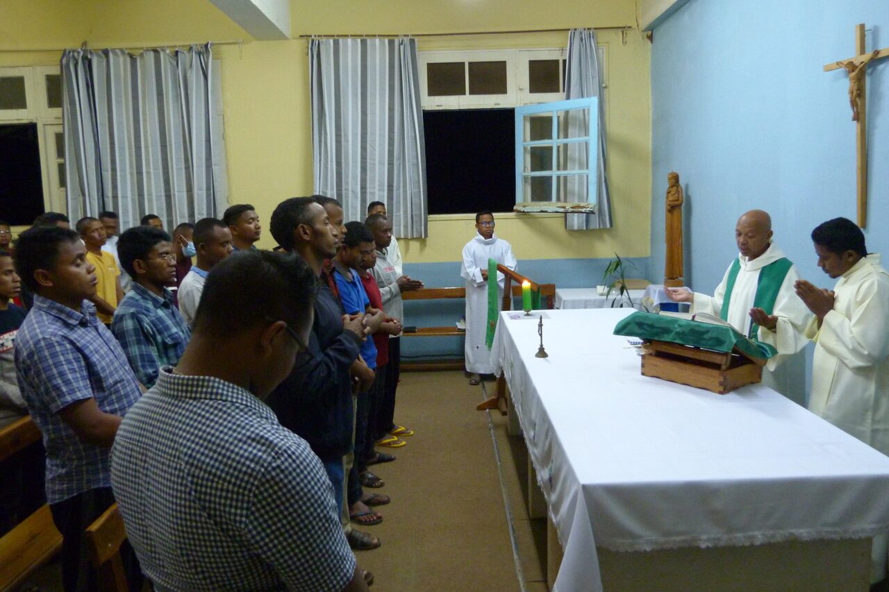 Mass at Saint Thérèse de l'Enfant-Jésus Major Seminary.